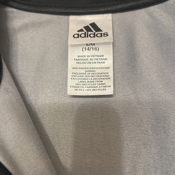 Kids Adidas - Picture 2 of 5